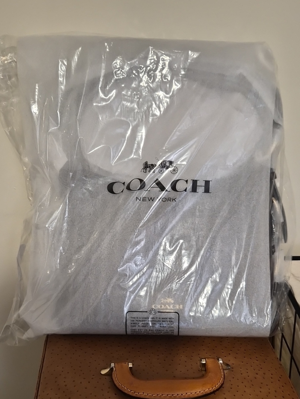 NWT Coach Laurel Shoulder Bag Signature Canvas Black Currant Gold - Picture 9 of 10